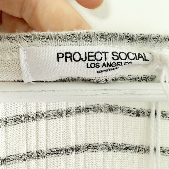 Project Social T Ariella Striped V Neck Top Medium - Picture 5 of 6